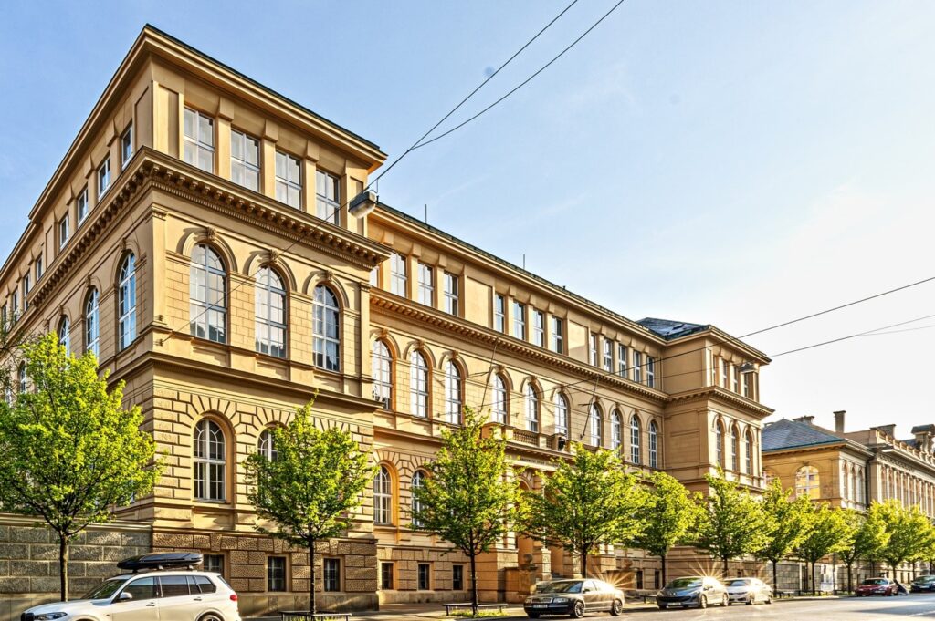 first faculty of medicine