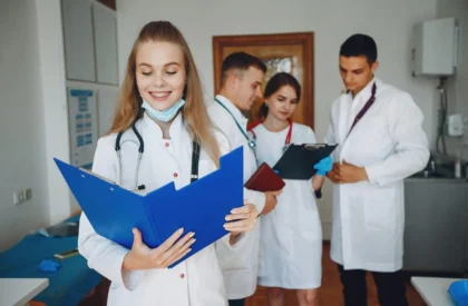 men-women-hospital-gowns-study-100kb Medical University of Warsaw in Poland
